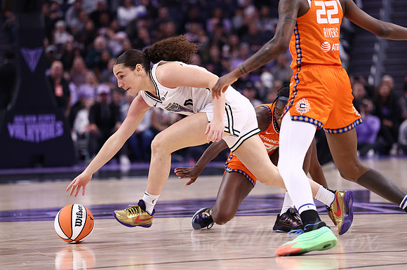WNBA: Connecticut Sun at Golden State Valkyries