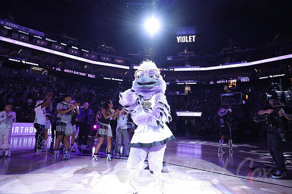 WNBA: Connecticut Sun at Golden State Valkyries