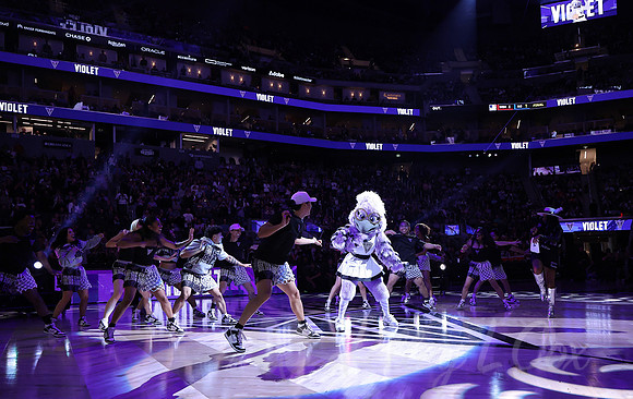 WNBA: Connecticut Sun at Golden State Valkyries