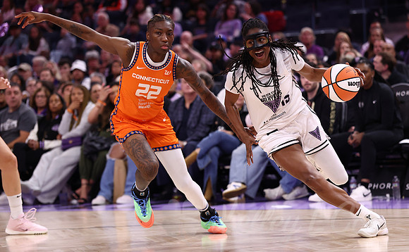WNBA: Connecticut Sun at Golden State Valkyries