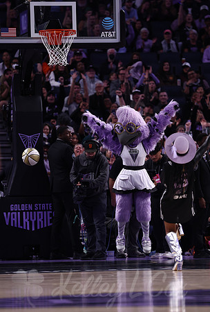 WNBA: Connecticut Sun at Golden State Valkyries