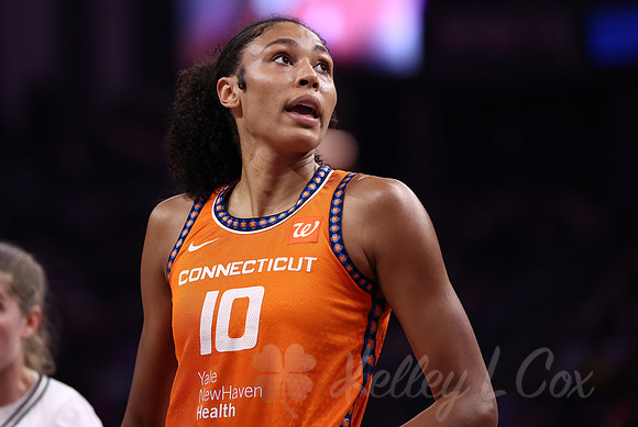 WNBA: Connecticut Sun at Golden State Valkyries