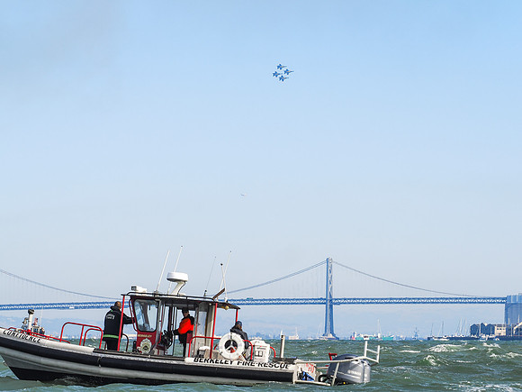 Berkeley Fire Rescue Boat: Blue Angels Air Show