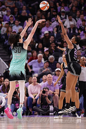WNBA: New York Liberty at Golden State Valkyries