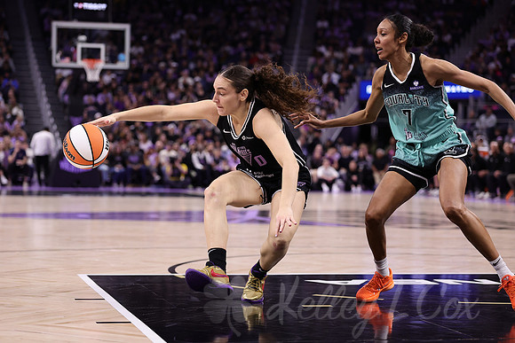 WNBA: New York Liberty at Golden State Valkyries