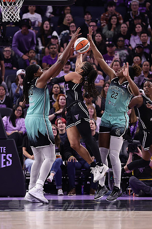WNBA: New York Liberty at Golden State Valkyries