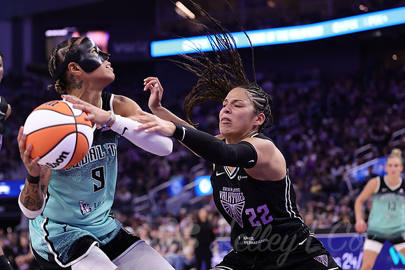 WNBA: New York Liberty at Golden State Valkyries