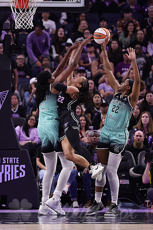 WNBA: New York Liberty at Golden State Valkyries