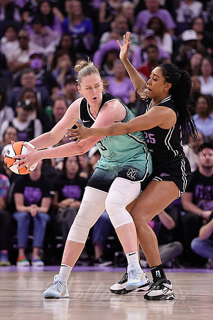 WNBA: New York Liberty at Golden State Valkyries