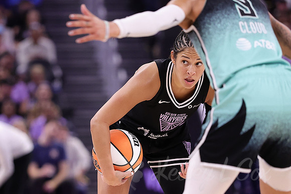 WNBA: New York Liberty at Golden State Valkyries