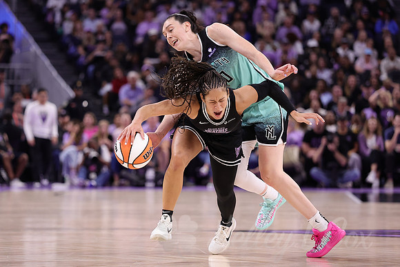 WNBA: New York Liberty at Golden State Valkyries
