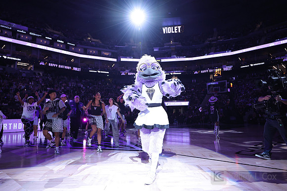 WNBA: Connecticut Sun at Golden State Valkyries