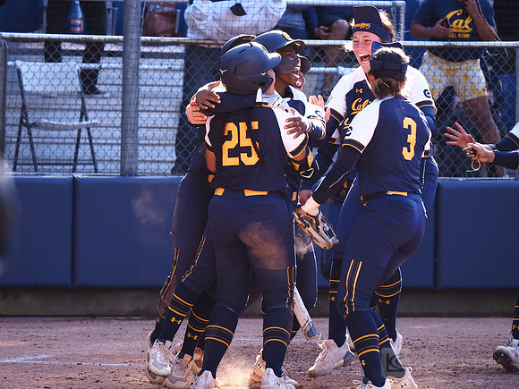 D'Asha Saiki (25), Amani Bradley (1), Team