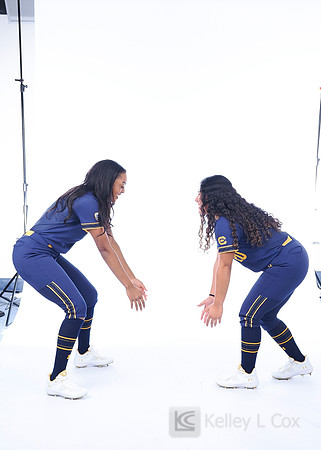 D'Auna Johnson (6), Tianna Bell (20)