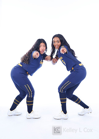 D'Auna Johnson (6), Tianna Bell (20)