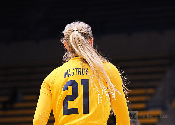 Mia Mastrov (21)