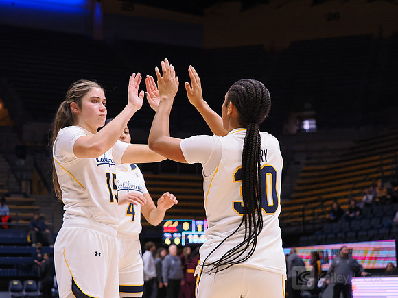 Kemery Martin (15), Jayda Curry (30)