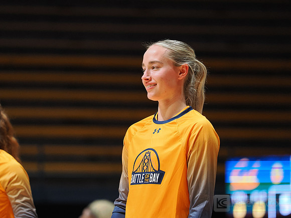 Mia Mastrov (21)