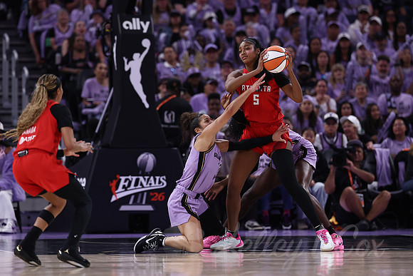 WNBA: Finals-Atlanta Dream at Golden State Valkyries