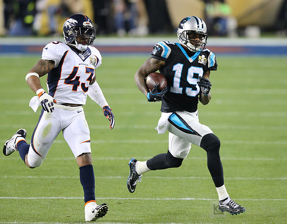 NFL: Super Bowl 50-Carolina Panthers vs Denver Broncos