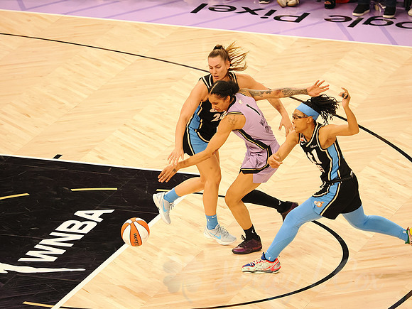 WNBA: Finals-Atlanta Dream at Golden State Valkyries