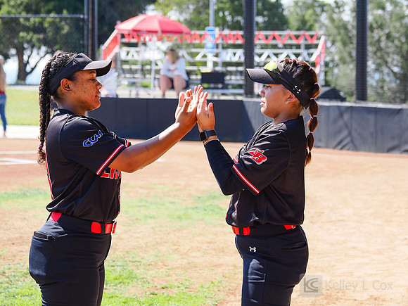 Sydney Littles, Sarah Duran