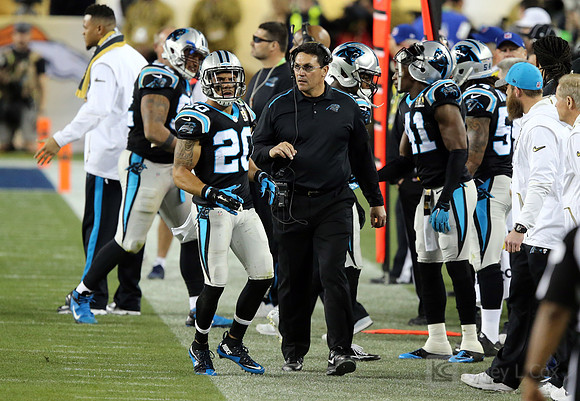 NFL: Super Bowl 50-Carolina Panthers vs Denver Broncos