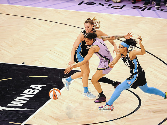 WNBA: Finals-Atlanta Dream at Golden State Valkyries