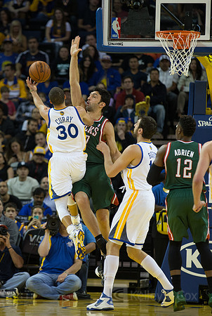 NBA: Milwaukee Bucks at Golden State Warriors