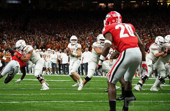 Texas Longhorns quarterback Sam Ehlinger (11)