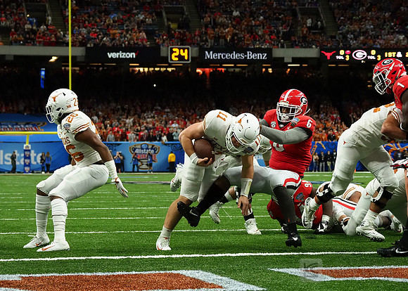 Texas Longhorns quarterback Sam Ehlinger (11)