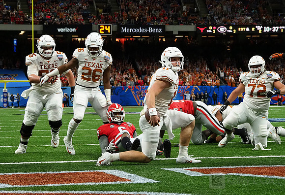 Texas Longhorns quarterback Sam Ehlinger (11)