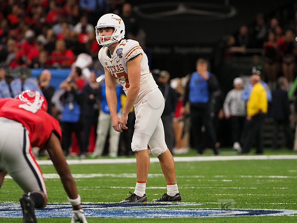 Texas Longhorns place kicker Cameron Dicker (17)