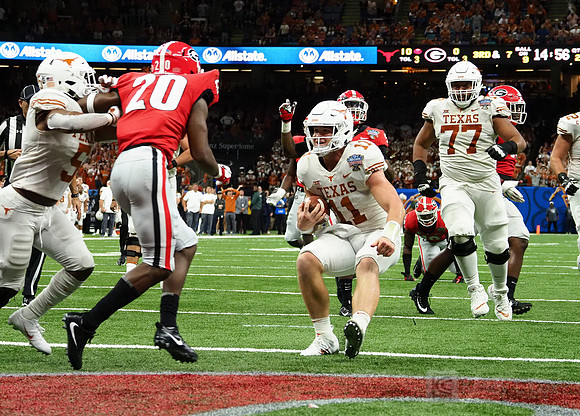 Texas Longhorns quarterback Sam Ehlinger (11)