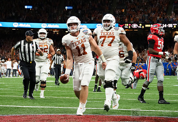 Texas Longhorns quarterback Sam Ehlinger (11)