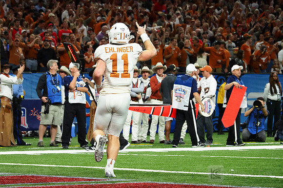 Texas Longhorns quarterback Sam Ehlinger (11)