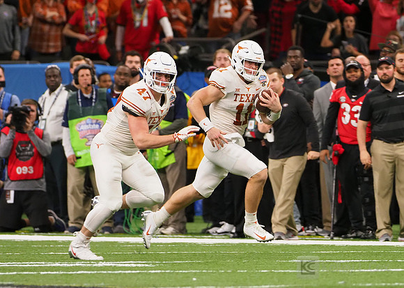 Texas Longhorns quarterback Sam Ehlinger (11)