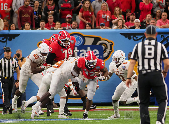 Georgia Bulldogs running back Elijah Holyfield (13)