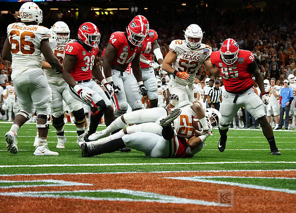 Texas Longhorns running back Keaontay Ingram (26)