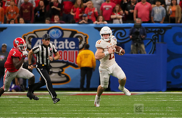 Texas Longhorns quarterback Sam Ehlinger (11)
