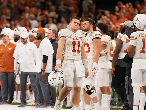 Texas Longhorns quarterback Sam Ehlinger (11)
