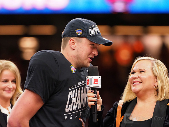 Texas Longhorns quarterback Sam Ehlinger (11), Holly Rowe