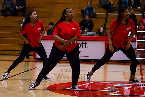 CSUEB WBB