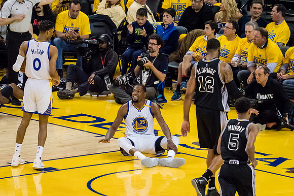 NBA: Playoffs-San Antonio Spurs at Golden State Warriors