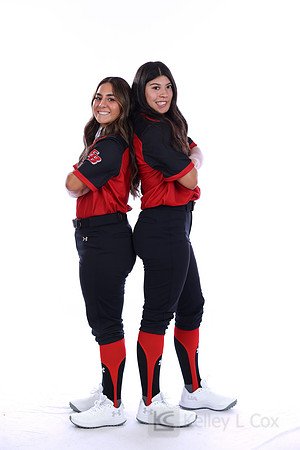 Ava Benavides (16), Jeslyn Cuellar (11)