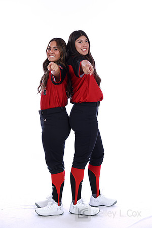 Ava Benavides (16), Jeslyn Cuellar (11)