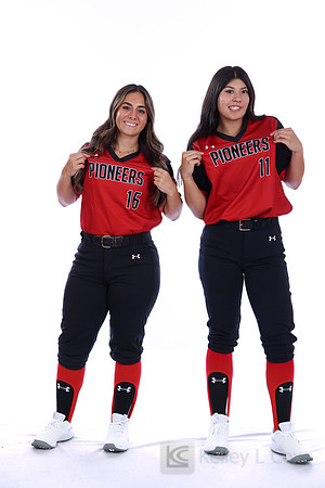 Ava Benavides (16), Jeslyn Cuellar (11)
