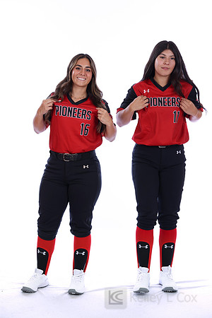 Ava Benavides (16), Jeslyn Cuellar (11)