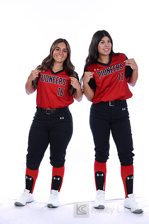 Ava Benavides (16), Jeslyn Cuellar (11)