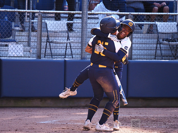 D'Asha Saiki (25), Amani Bradley (1)